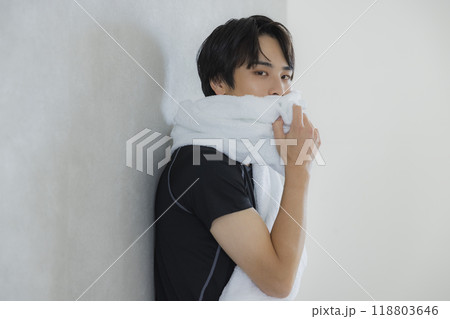 スポーツウェアを着た男性 118803646