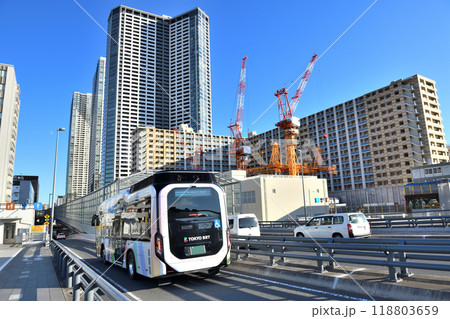 工事が進む環二通り築地大橋付近の景色 118803659
