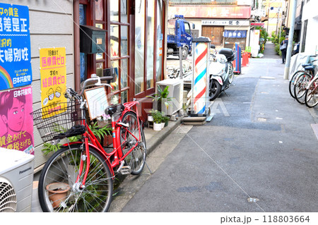 月島もんじゃストリートの裏道風景 月島もんじゃストリートの裏道風景 118803664