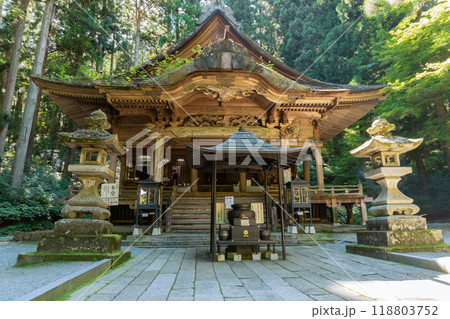 光前寺【国指定名勝】本堂と常香炉の正面／長野県駒ヶ根市 118803752