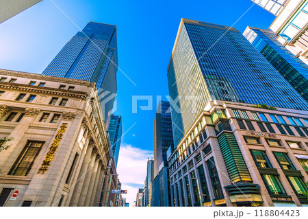 日本の東京都市景観 室町二丁目。三井住友信託銀行やコレド室町1などを望む 118804423