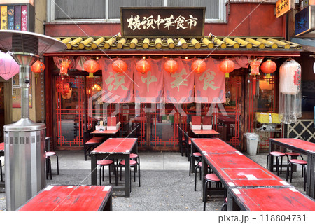 渋谷飲み屋街のレトロな看板 118804731