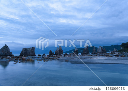 朝の和歌山串本橋杭岩の風景 朝の和歌山串本橋杭岩の風景 118806018