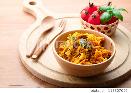 かぼちゃのサラダ　（ パンプキンサラダ ）甘くてホクホクのかぼちゃをマヨネーズで和えたサラダ 118807095