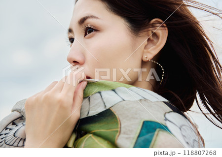 髪をたなびかせる女性のポートレート 髪をたなびかせる女性のポートレート 118807268