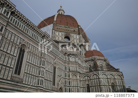 イタリアのフィレンツェにあるサンタ・マリア・デル・フィオーレ大聖堂 イタリアのフィレンツェにあるサンタ・マリア・デル・フィオーレ大聖堂 118807373