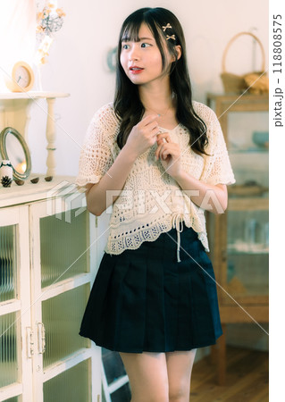 若い女性 スタジオポートレート 若い女性 スタジオポートレート 118808575