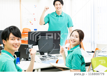 若いホームヘルパーチーム 118808779