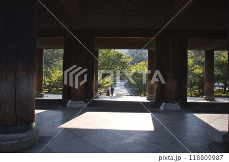 南禅寺　朝日に照らされ出来た光と影3 118809987