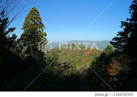 宮路山の紅葉景色 118810301