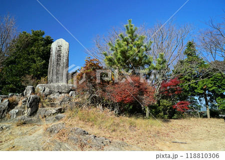 宮路山の紅葉景色 118810306