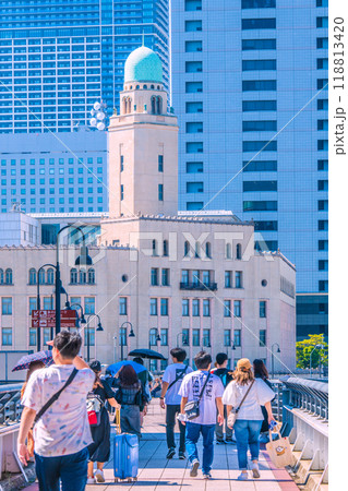 日本の横浜都市景観 横浜税関・クイーンの塔などを望む 日本の横浜都市景観 横浜税関・クイーンの塔などを望む 118813420