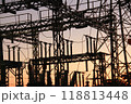 変電所の夕焼けシルエット 118813448