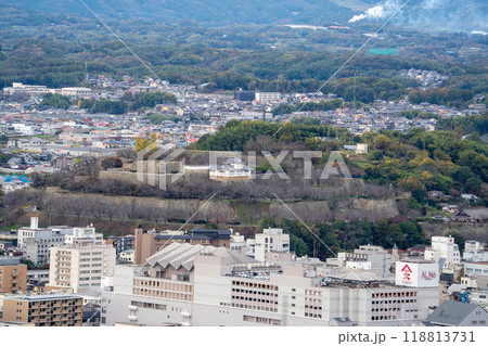 神南備山展望台から見た晩秋の津山城跡と津山市街1 岡山県津山市 神南備山展望台から見た晩秋の津山城跡と津山市街1 岡山県津山市 118813731