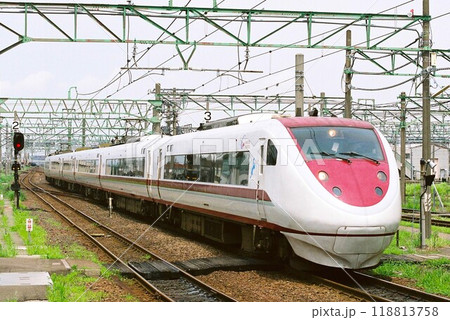 直江津に入線する北越急行681系2000番台の特急はくたか号 直江津に入線する北越急行681系2000番台の特急はくたか号 118813758