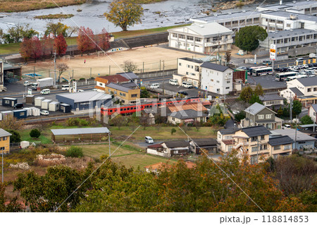 神南備山展望台から見た津山駅行き津山線車両2　岡山県津山市 118814853