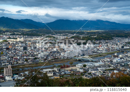 神南備山展望台から見た津山盆地3　岡山県津山市 118815040