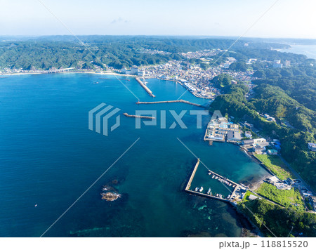 夏の勝浦漁港（千葉県勝浦市） 118815520