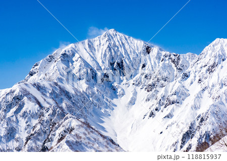長野県白馬村　北アルプスの小遠見山　雪山登山　小遠見山の山頂から見る鹿島槍ヶ岳とカクネ里氷河 118815937