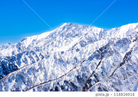 長野県白馬村 北アルプスの小遠見山 雪山登山 小遠見山の山頂から見る爺ヶ岳 長野県白馬村 北アルプスの小遠見山 雪山登山 小遠見山の山頂から見る爺ヶ岳 118816018