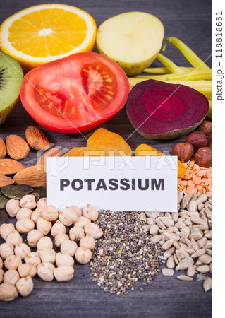 Inscription potassium with healthy eating containing natural minerals, vitamin K and fiber 118818631