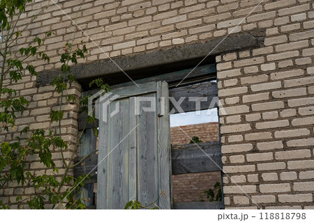 The doors of the back entrance to an abandoned, rustic store 118818798
