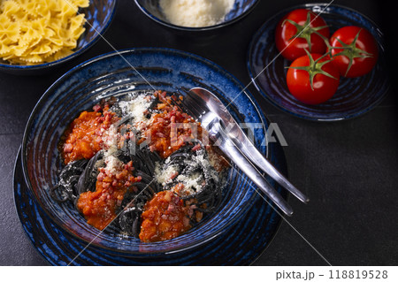 Italian still life with pasta and tomatoes 118819528