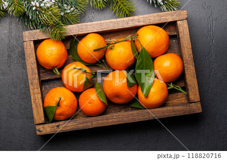 Festive citrus joy: Tangerines in a holiday-themed box Festive citrus joy: Tangerines in a holiday-themed box 118820716