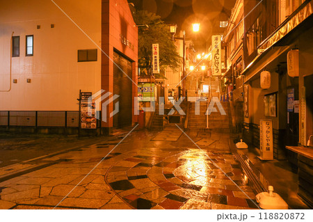 群馬県 渋川市 伊香保温泉 雨の石段街 群馬県 渋川市 伊香保温泉 雨の石段街 118820872
