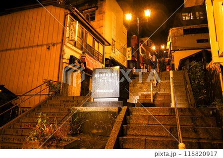 群馬県 渋川市 伊香保温泉 雨の石段街 群馬県 渋川市 伊香保温泉 雨の石段街 118820917