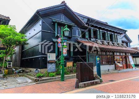福島県　会津若松市　野口英世青春通りの街並み 118823170