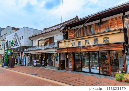 福島県　会津若松市　野口英世青春通りの街並み 118823179