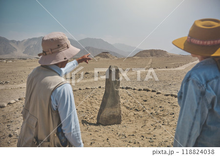 Tourist guide of the archaeological site of the Sacred City of Caral, Peru. 118824038