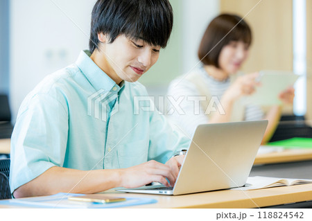 大学生　授業　撮影協力：学校法人電波学園　東京電子専門学校 118824542