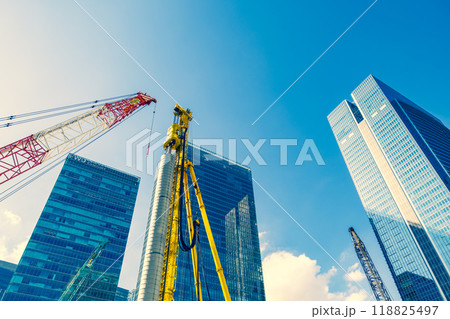 東京再開発 高層ビル群と工事中の八重洲周辺 2024.09　b-3 暖色 118825497