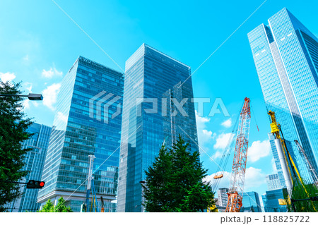 東京再開発 高層ビル群と工事中の八重洲周辺 2024.09　c-4 ライトカラー 118825722