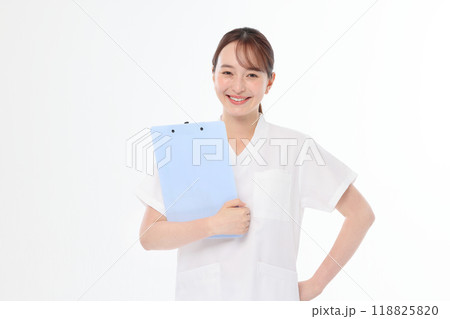 スクラブの女性 看護師 スクラブの女性 看護師 118825820