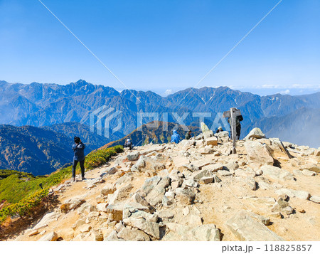 秋の唐松岳登山(山頂) 秋の唐松岳登山(山頂) 118825857