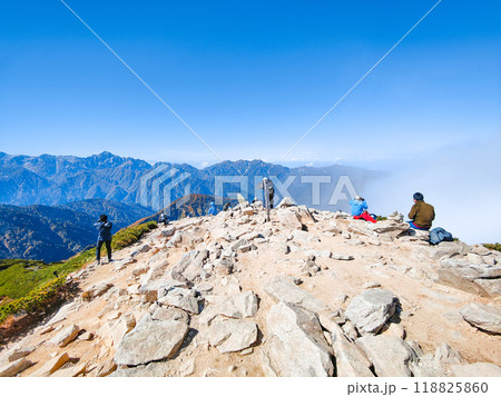 秋の唐松岳登山（山頂） 118825860
