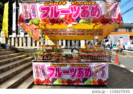 荏原町旗岡八幡神社のお祭りのフルーツ飴 118825930