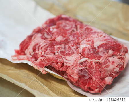 精肉店で買った和牛肉（経木・調理前） 118826811