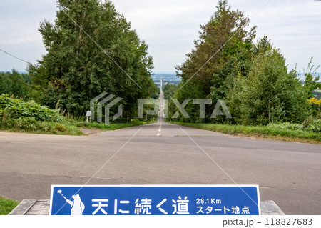 北海道　天に続く道 118827683