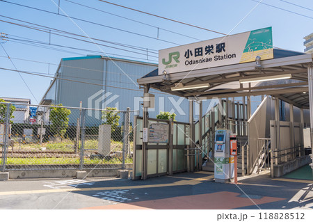駅前風景　小田栄駅 118828512