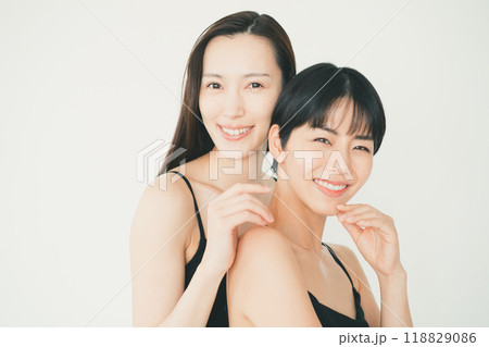 美容仲間の若い女性 美容仲間の若い女性 118829086