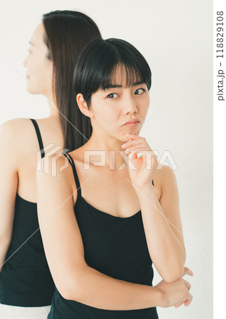 美容に関してライバル視している女友達 美容に関してライバル視している女友達 118829108