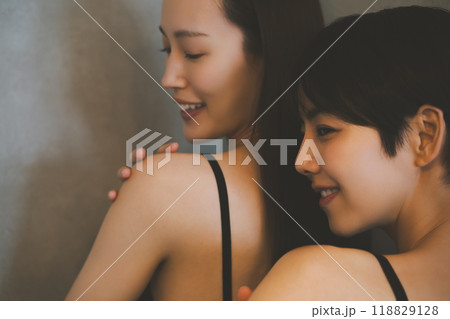 女性の背中ケア 女性の背中ケア 118829128