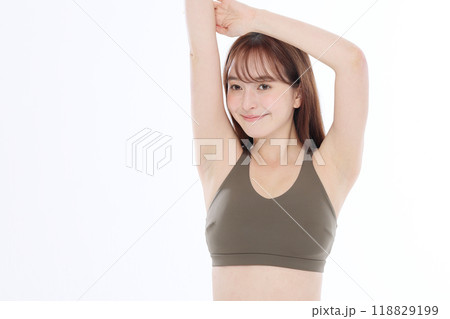 ストレッチをする女性 118829199