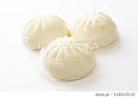 白背景に中華まん 118829219