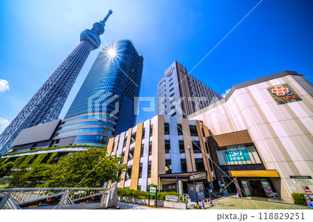 日本の東京都市景観 緑に映える東京スカイツリーやソラマチなどを望む=9月6日 日本の東京都市景観 緑に映える東京スカイツリーやソラマチなどを望む=9月6日 118829251