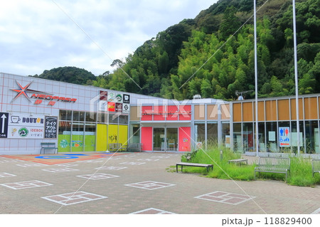 新東名高速道路 静岡サービスエリア(下り線)施設外観 新東名高速道路 静岡サービスエリア(下り線)施設外観 118829400